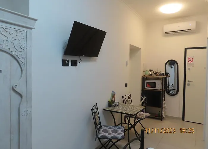 Amici Holidey Stazione Гостевой дом Специя