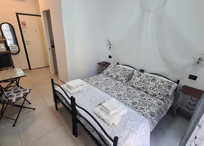 Amici Holidey Stazione Специя